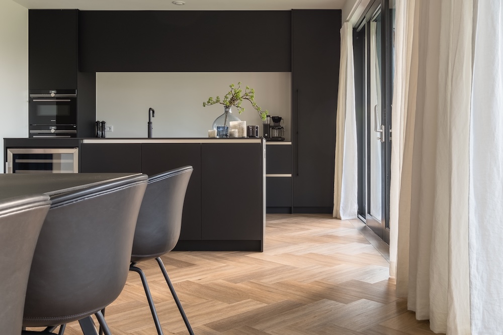 FotoEen visgraatvloer van Therdex maakt van elke ruimte een blikvanger